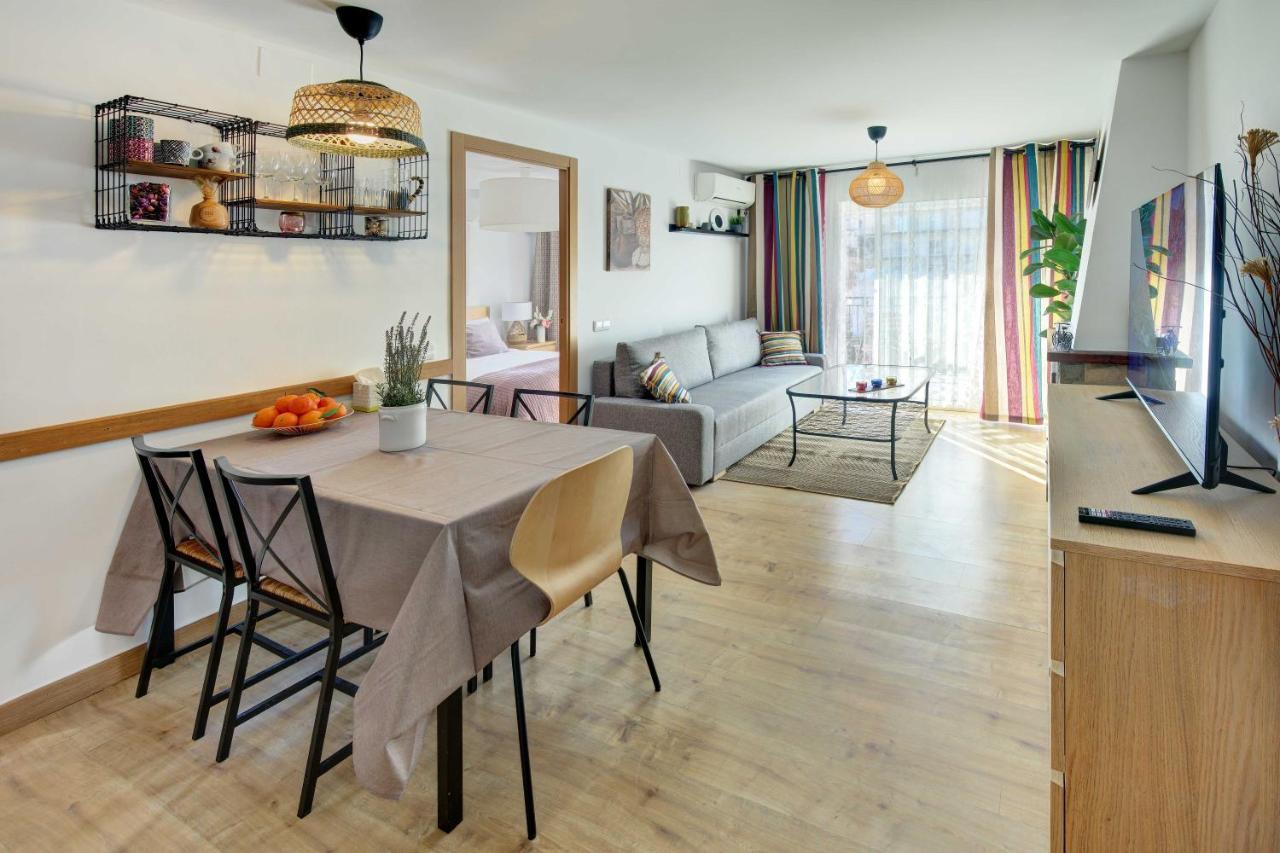 Apartament Pau Casals, 2 Min Walk From The Sea & Sea View Lloret de Mar Ngoại thất bức ảnh